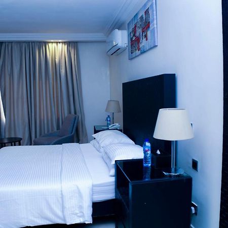 Mobushipe Summerset Continental Hotel Gana מראה חיצוני תמונה