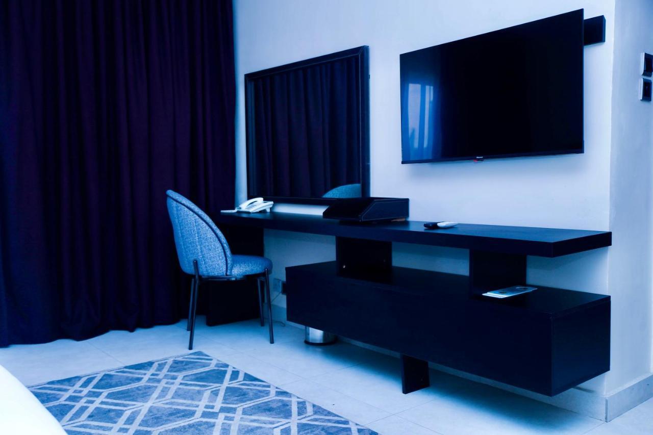 Mobushipe Summerset Continental Hotel Gana מראה חיצוני תמונה