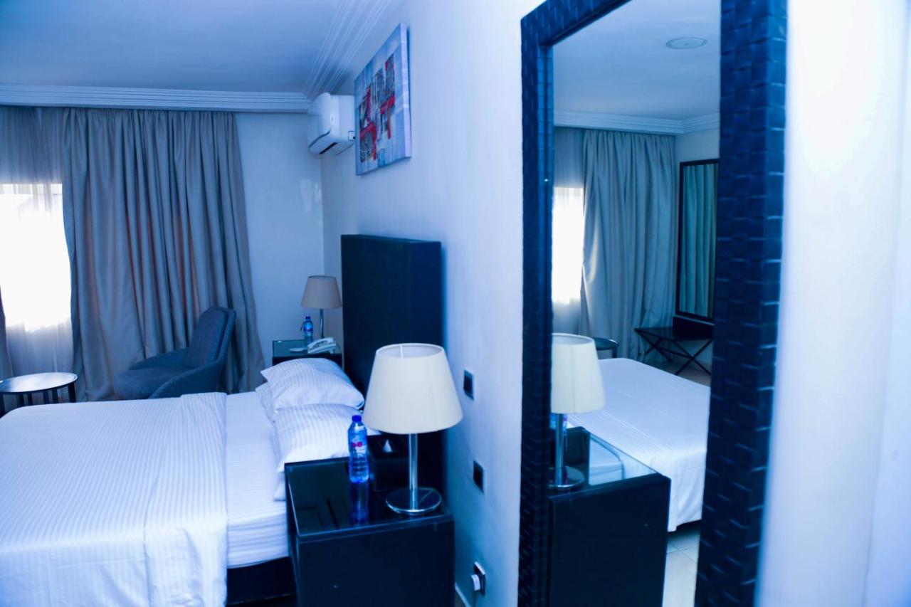 Mobushipe Summerset Continental Hotel Gana מראה חיצוני תמונה
