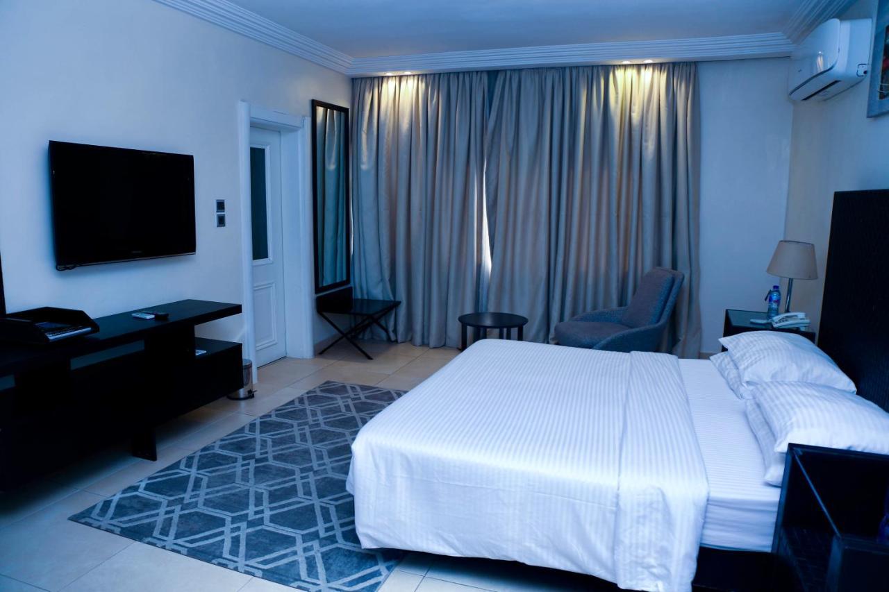 Mobushipe Summerset Continental Hotel Gana מראה חיצוני תמונה