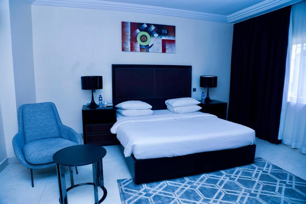 Mobushipe Summerset Continental Hotel Gana מראה חיצוני תמונה